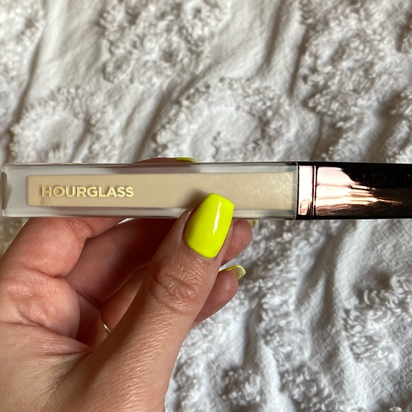hourglass concealer cotton